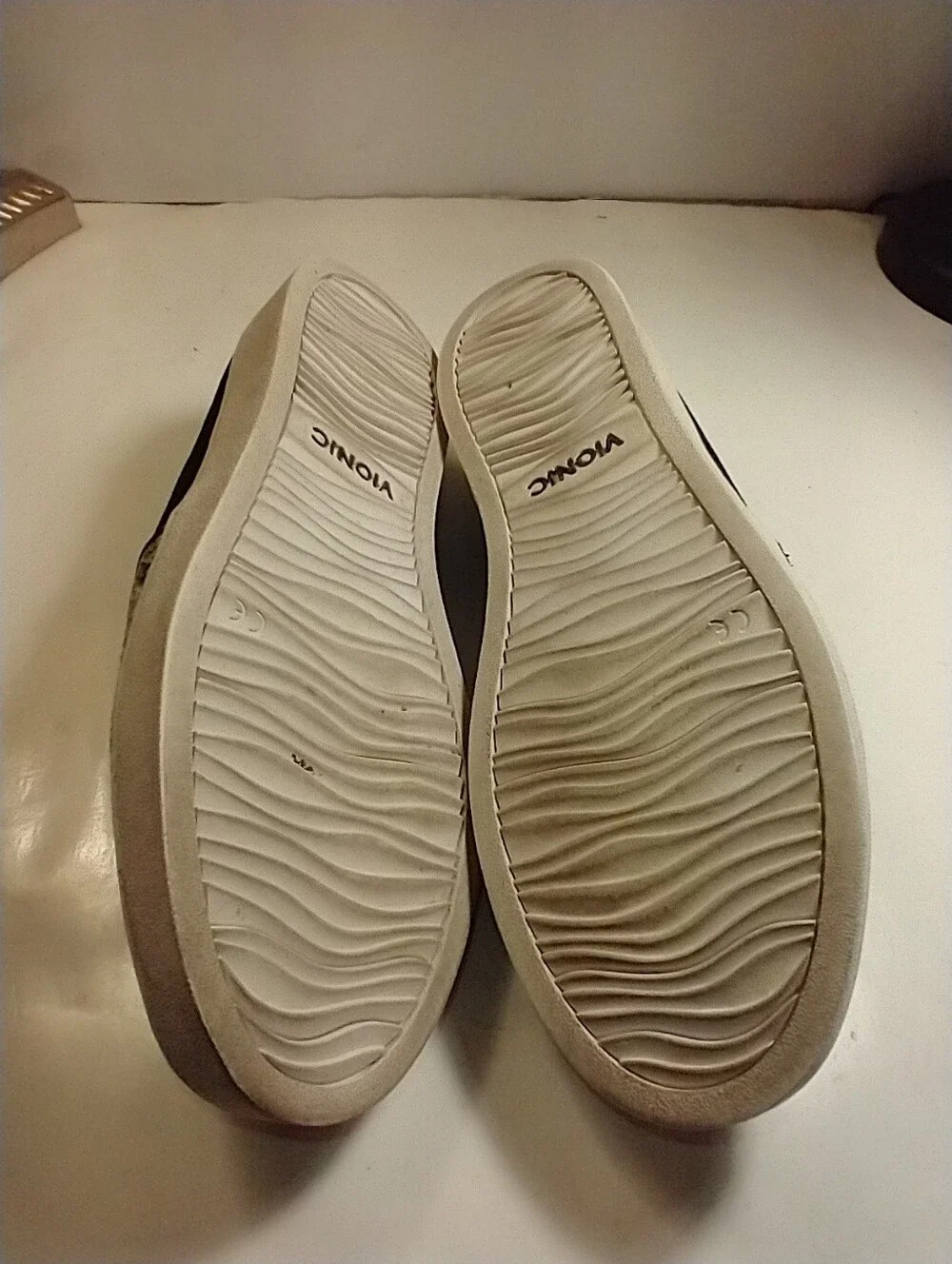 Vionic Midi Snake Print Slip On Sneakers Shoes Women's sz 7.5.